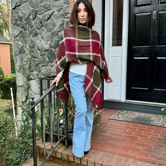 Boho Fabulous Oversized Poncho Shawl - Picture 3 of 4